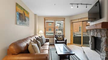 Condo (2 Bedrooms) | Front of property