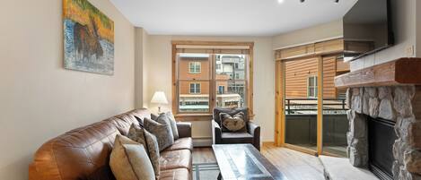 Condo (2 Bedrooms) | Front of property
