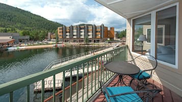 Condo (0 Bedroom) | Exterior