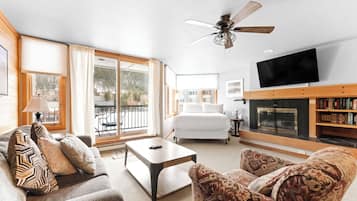 Condo (0 Bedroom) | Exterior