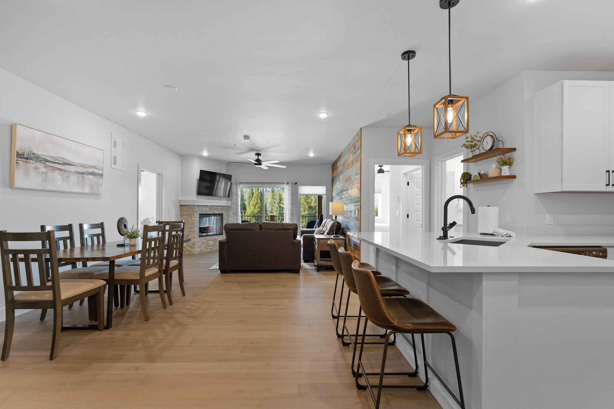 Condo (2 Bedrooms) | Front of property