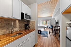 Exterior - Gateway #5003 (Keystone)