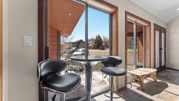 Studio (2 Bedrooms) | Exterior