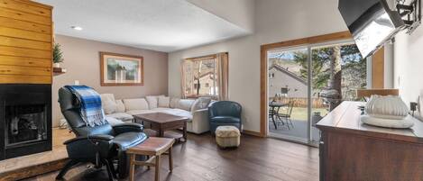 Studio (2 Bedrooms) | Front of property