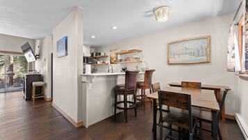 Studio (2 Bedrooms) | Exterior