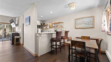 Studio (2 Bedrooms) | Property amenity