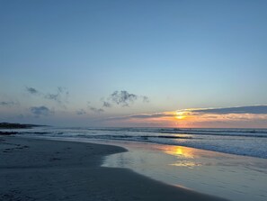 Beach - New listing- Cozy Newly Updated Beach House with Shuttle on 14 Henry Ln (Hilton Head Island)