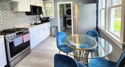 Spacious 4 -Bedroom Home with 3 Baths Sleeps 8- 4 Full Beds