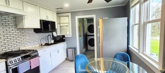 Spacious 4 -Bedroom Home with 3 Baths Sleeps 8- 4 Full Beds