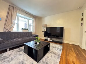 Living area - Family-Friendly 5BR Home Steps to Metro DC (Washington)