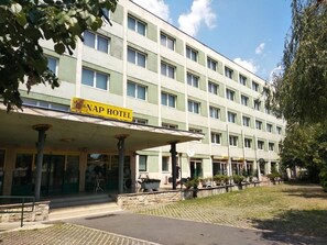 Exterior - Nap (Budapest)
