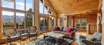Emerald Lookout - Views, Hot Tub, Trails Right Next Door