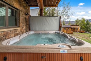 Bañera de hidromasaje al aire libre