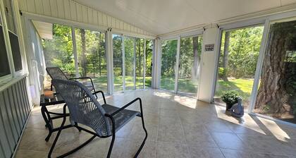 Clean, Safe, and Convenient with Ping Pong and FirePit 3 bedroom sleeps 6