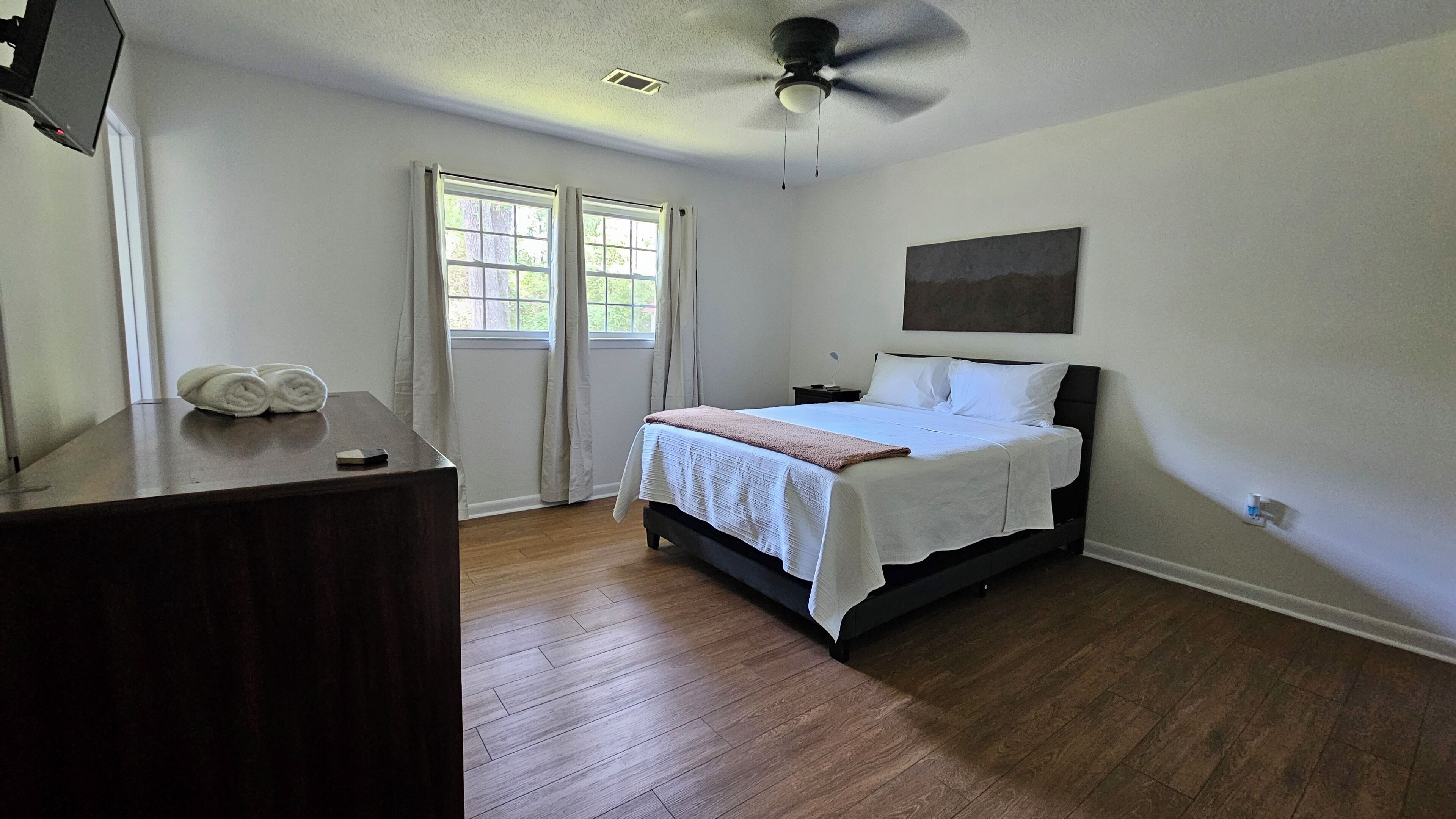 3 habitaciones, escritorio, wifi gratis y ropa de cama 