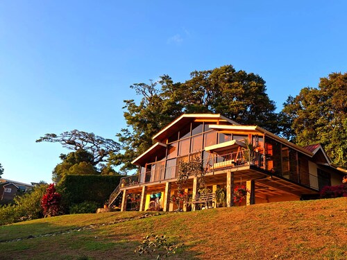 Peaceful 4 bedroom cabin in Monteverde, perfect for nature lovers - Sun's End