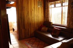 Living area - Peaceful 4 bedroom cabin in Monteverde, perfect for nature lovers - Sun's End (Monteverde)