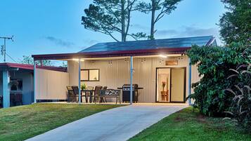 Comfort Villa, Balcony, Garden View | Outdoor dining