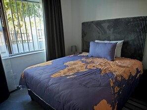 Room - Room-stylish Studio Room With Shared Poo (Cape Town)