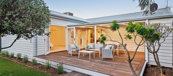 McCrae Beach House Fully Renovated - Short Walk to Beach - Pet Friendly