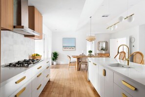 Private kitchen - McCrae Beach House Fully Renovated - Short Walk to Beach - Pet Friendly (McCrae)