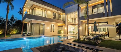 屋外プール、温水プール