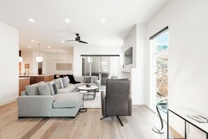 Smart TV, fireplace, video games, offices - Spacious 4BR home in Park City with mountain views, perfect for 11 guests! (Park City)