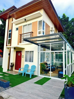 Exterior - 3-bedroom house in Dauis, Panglao Island, Bohol with cool AC and fitness room (Dauis)