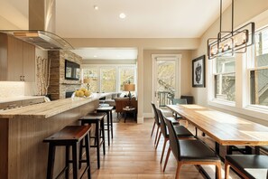 Dining - Luxurious 5-bedroom Park City Woodside Escape steps from Main Street. (Park City)
