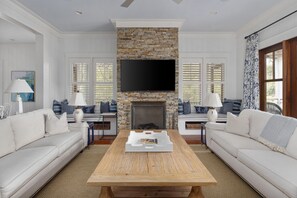 Smart TV, fireplace - Tranquil Waterfront Retreat + Sunrise Views (Bluffton)