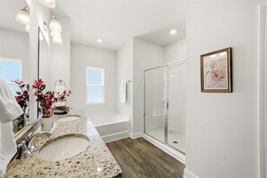 Shower, towels - Epic fenced backyard, Golf Cart, 5BR, Windmark (Port St. Joe)