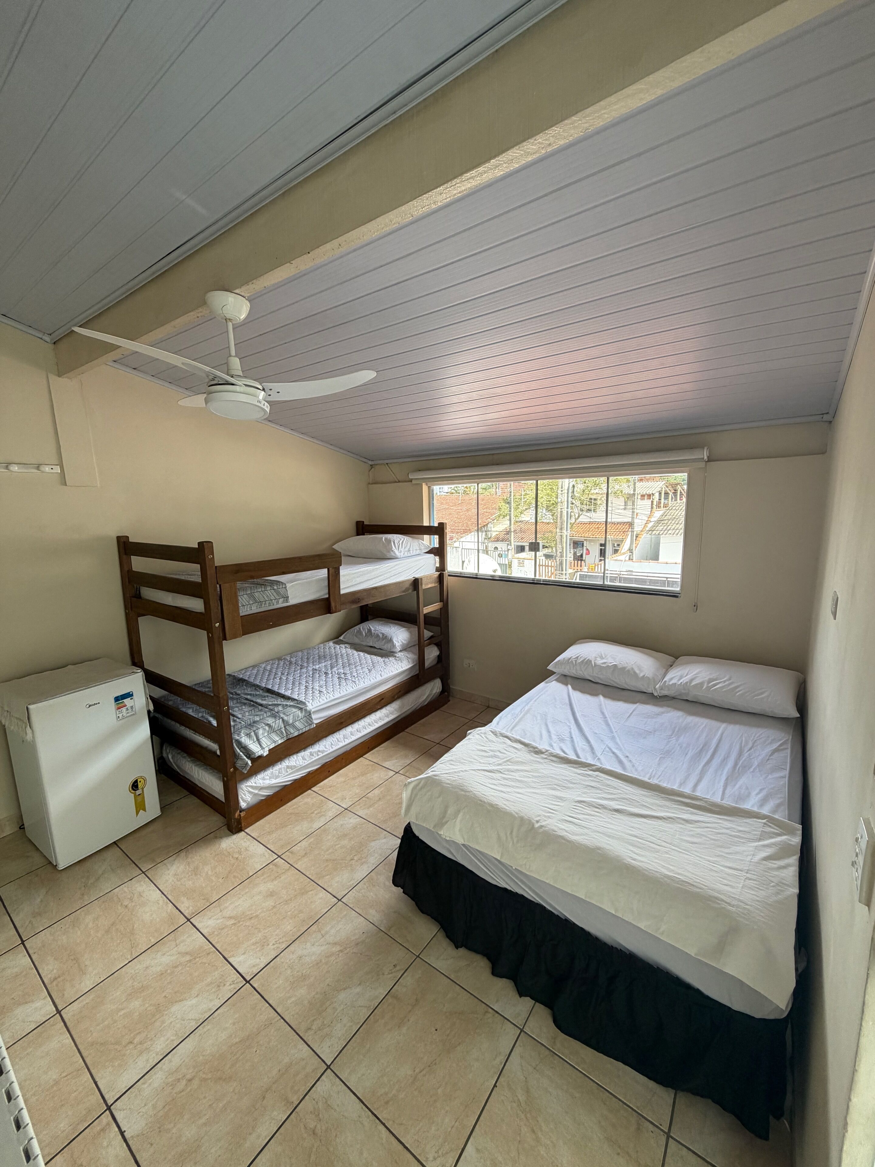 Suite Penha Ubatuba custo - beneficio 500 mts da praia