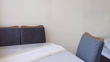 Classic Suite, Pets Allowed | Dining