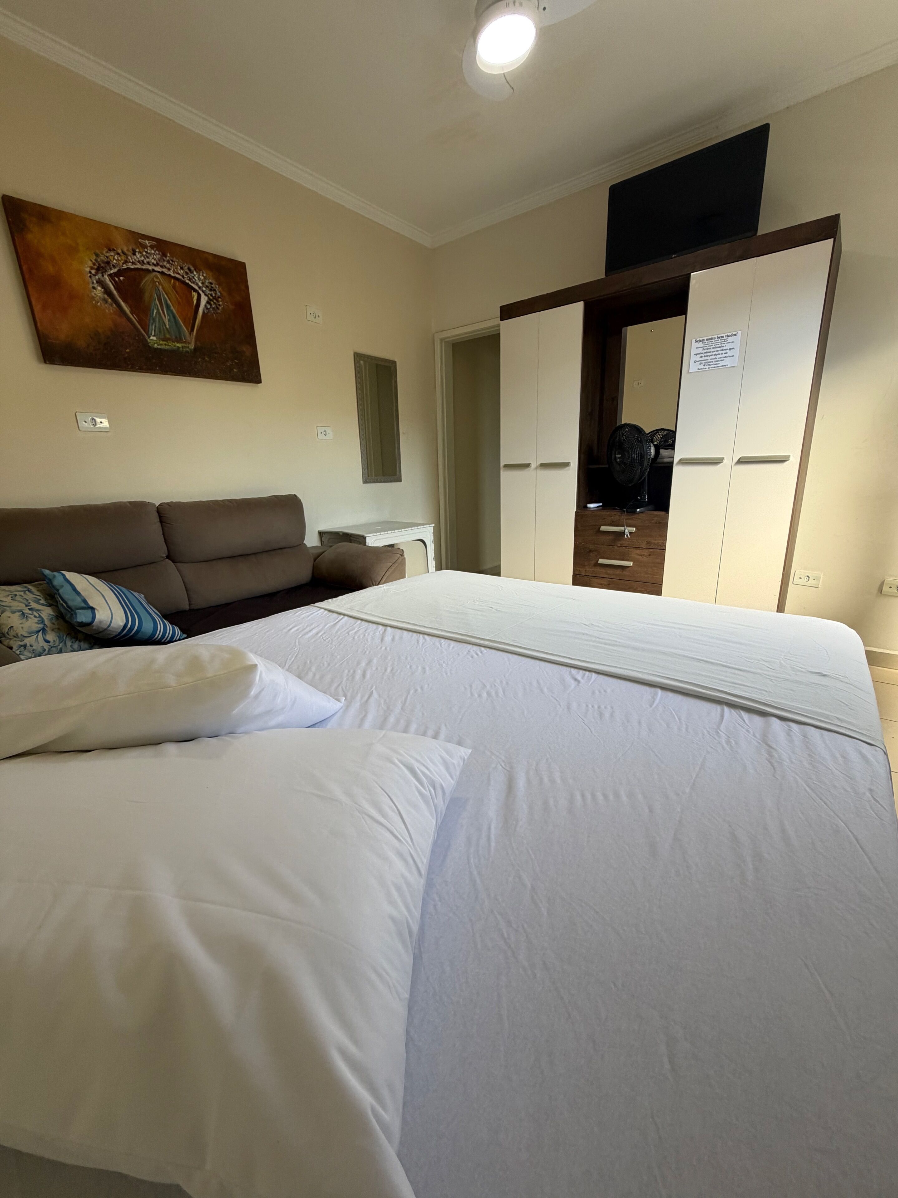 Suite terezinha deluxe com ar condicionado 500  mts da praia | Wi-Fi de cortesia
