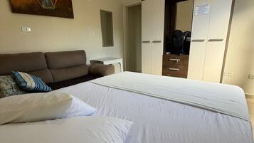Suite terezinha deluxe com ar condicionado 500 mts da praia | Wi-Fi de cortesia