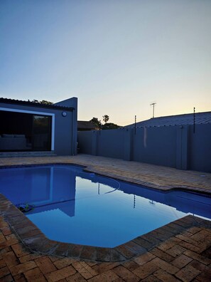 Pool - Room-queen Comfort Courtyard Room With P (Cape Town)