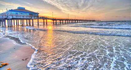 Ocean View Front Row - Cruise Parking - 2 Pools - Hot Tub - GYM -Tennis