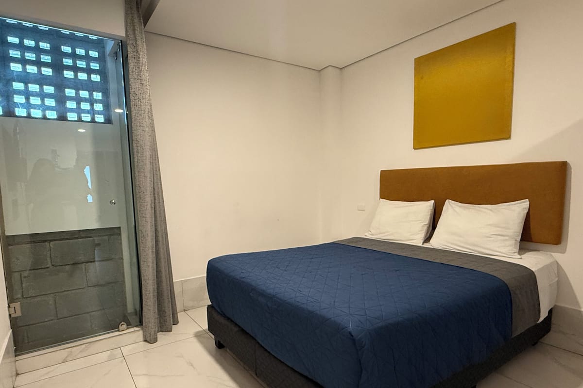 Comfort Loft | Desk, laptop workspace, free WiFi