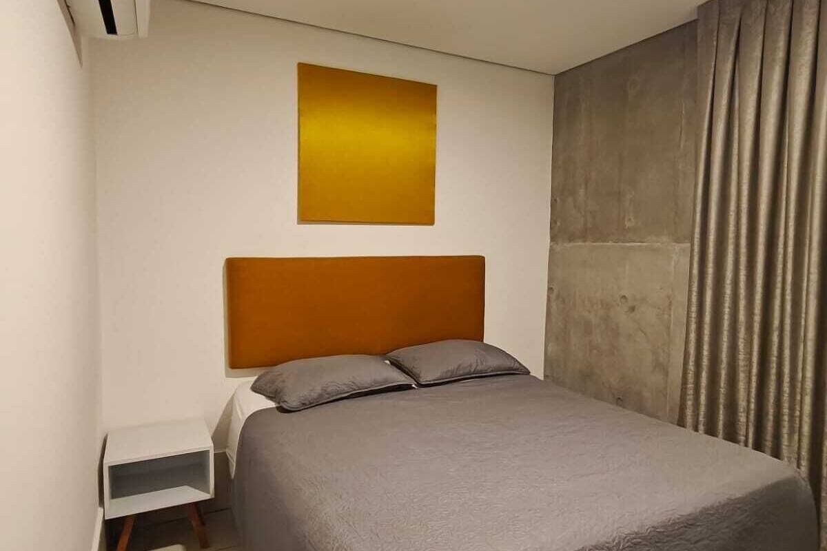 Apartamento conforto | Roupas de cama premium, edredons de pluma, escrivaninha