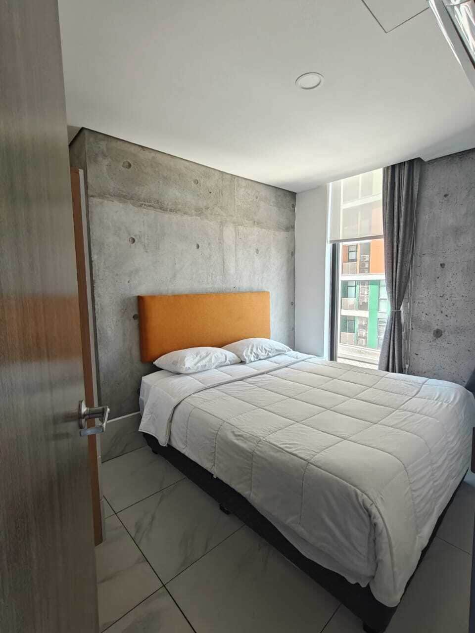 Ropa de cama de alta calidad, edredón, muebles diferentes y escritorio 
