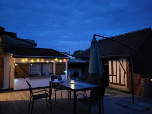 Outdoor dining - Le Campagn'Art (La Bazoche-Gouet)