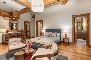 6 bedrooms, iron/ironing board, WiFi, bed sheets