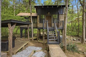 Terrace/patio - NEW! Cedarbrook Treehouse | Rural Retreat | Hot tub + Dog Friendly (Trenton)
