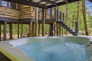 Outdoor spa tub - NEW! Cedarbrook Treehouse | Rural Retreat | Hot tub + Dog Friendly (Trenton)