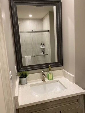 Towels, soap, toilet paper - Suite Dreams (Elora)