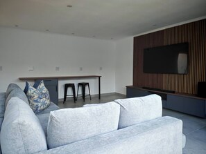 Living area - Room-king Superior Studio Room With En-s (Cape Town)