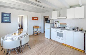 Fridge, microwave, oven, stovetop - 1 bedroom nice apartment in Pleubian (Pleubian)
