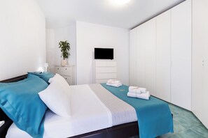Iron/ironing board, free WiFi, bed sheets - Cattolica Master Beach - Riviera Collection (Cattolica)