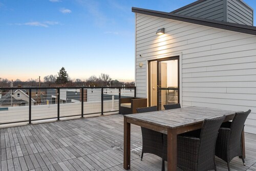 Sleeps 3 | Case Western + Uni Circle + Parking