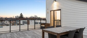 Sleeps 3 | Case Western + Uni Circle + Parking